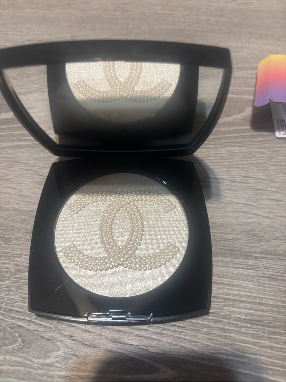 CHANEL Highlighter Compact in Pearl White
